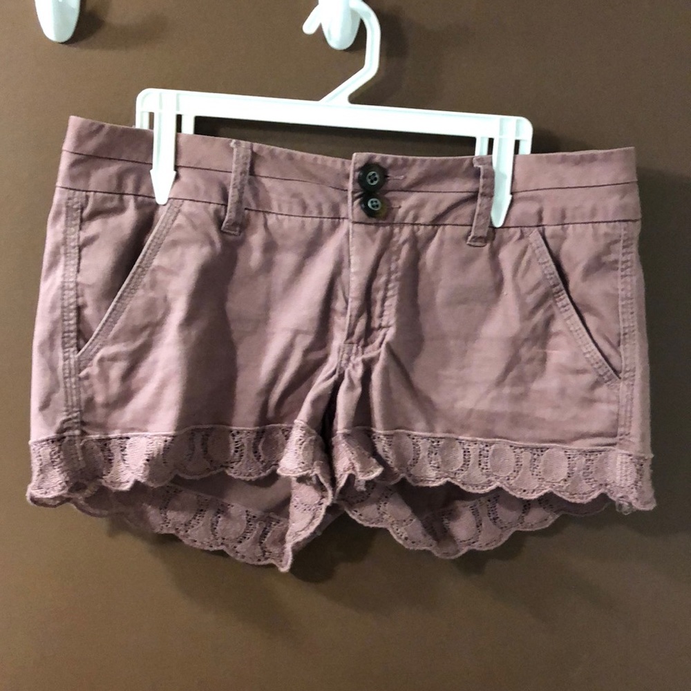 Mauve shorts with embroidered hem.